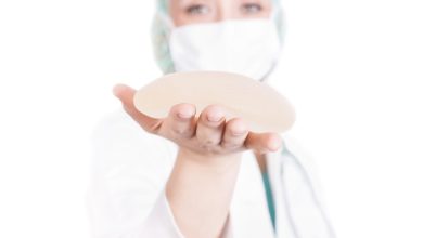 Colocar silicone dói Entenda como é a recuperação após a cirurgia de prótese mamária